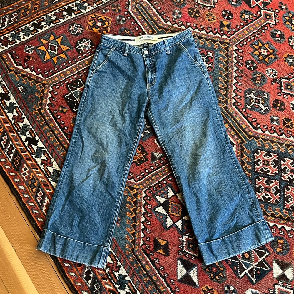 Vintage Gap kick-cropped size 10R jeans with wide legs and a big cuff.